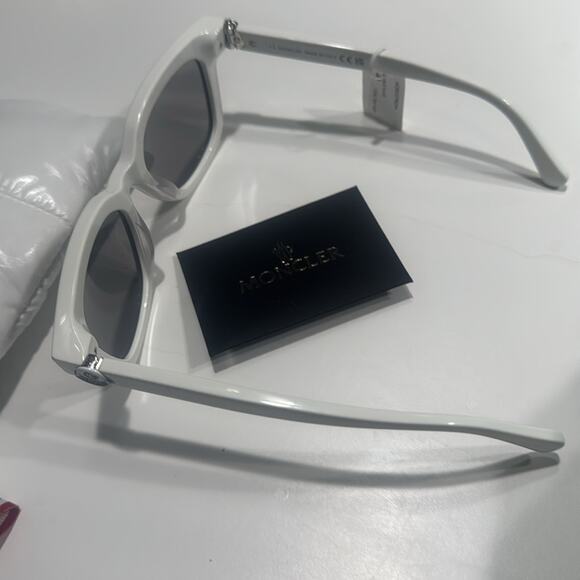 Moncler Audree 50mm Square Sunglasses White - Picture 4 of 10